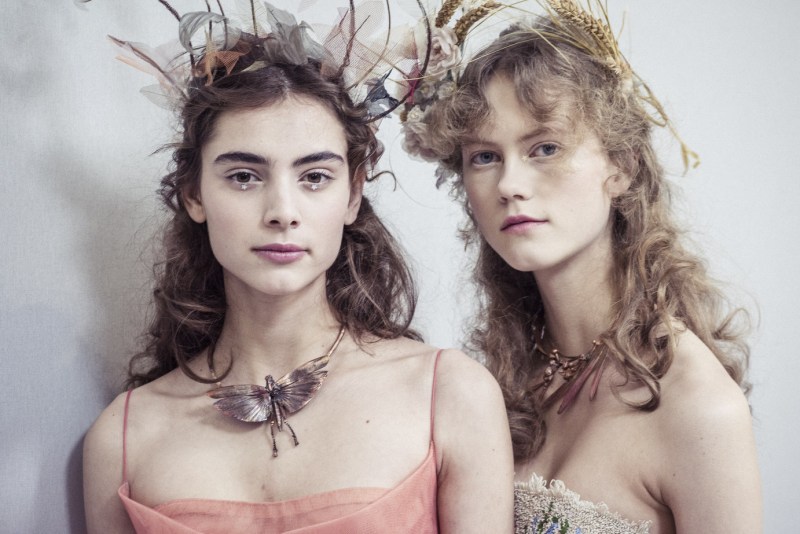 dior_hc_ss17_backstage2____morgan_o_donovan_jpg_1628_north_1382x_black